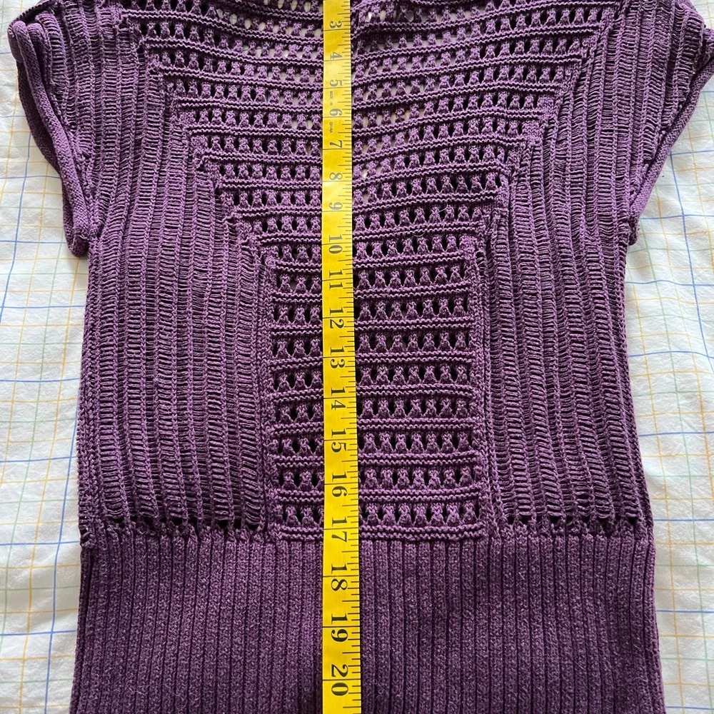 Mudd Knit/Crotchet Short 1/4” Sleeve V-neck Top - Picture 9 of 9